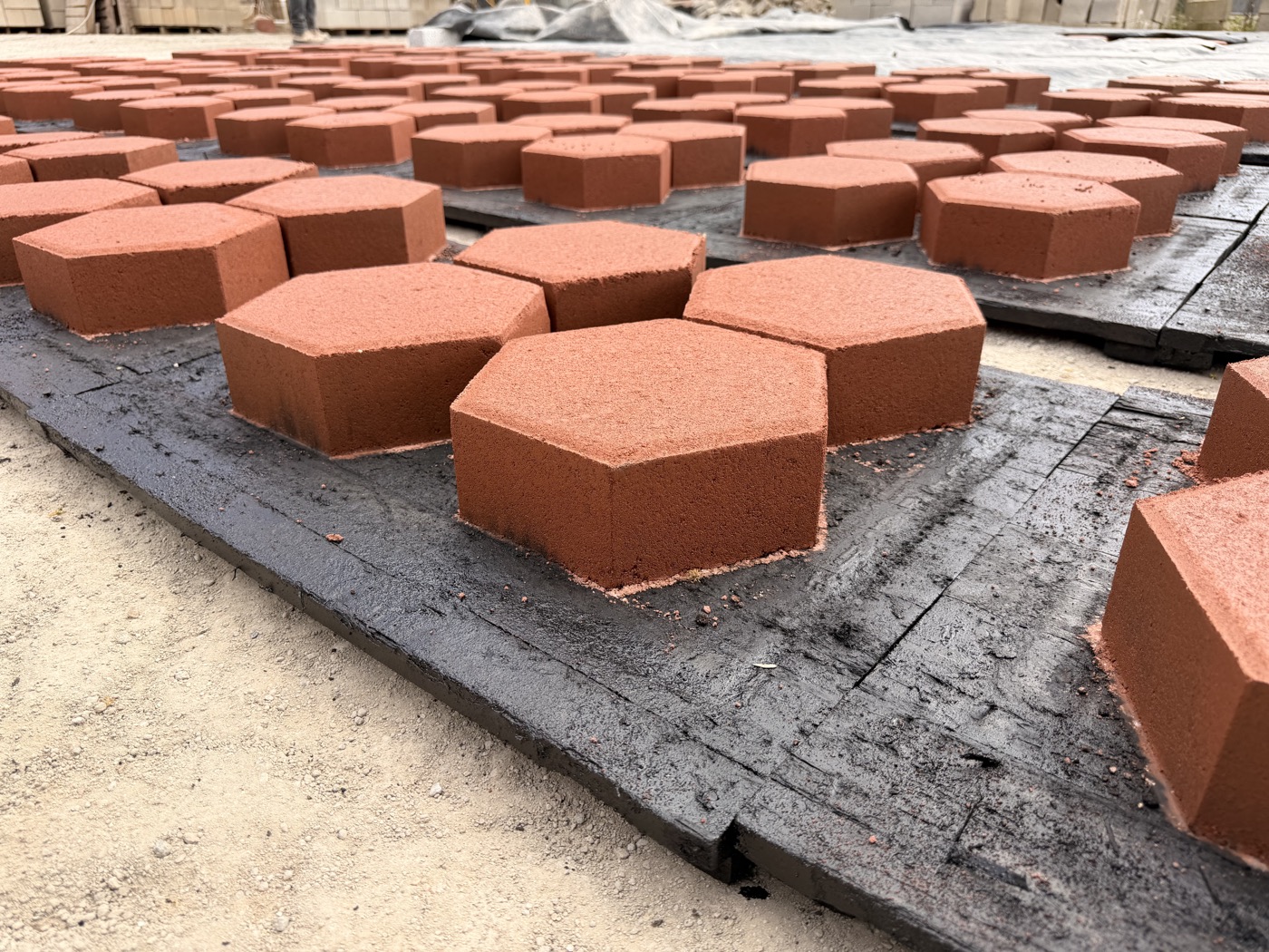 Adoquín hexagonal de concreto para urbanización en Oaxaca